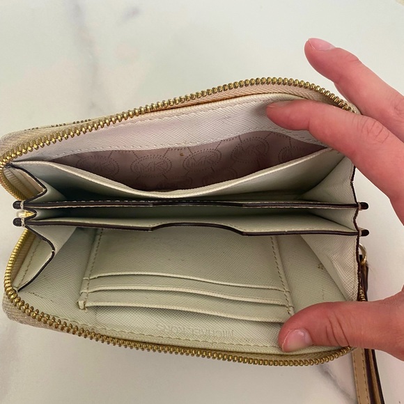 Michael Kors wallet - Picture 1 of 2